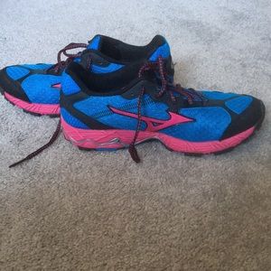 Mizuno Women‘s Wave Ascend 8 Running Shoes